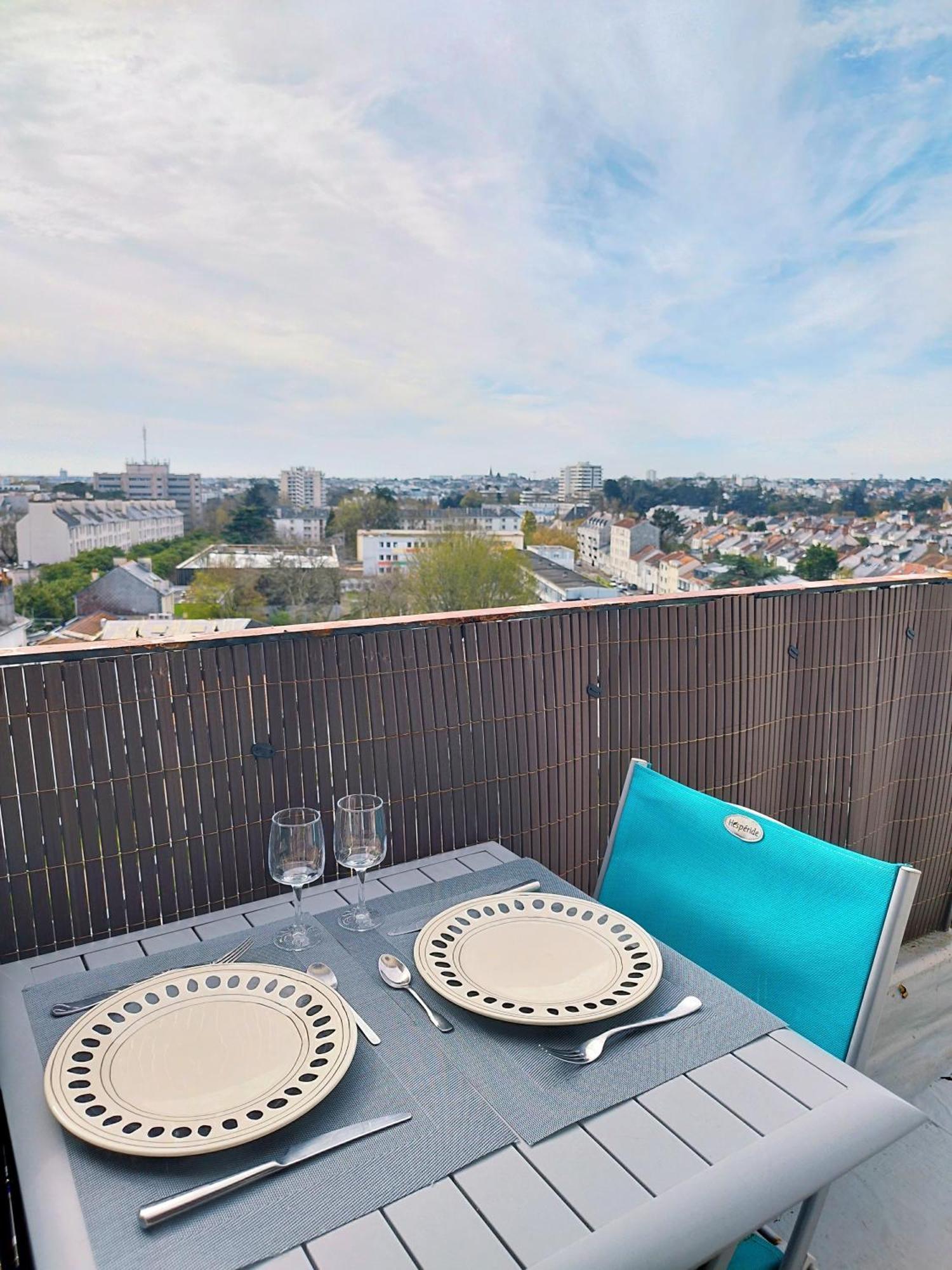 Charmant Appartement Lumineux - Dernier Etage Avec Balcon - Proche Centre-Ville Nantes Eksteriør bilde